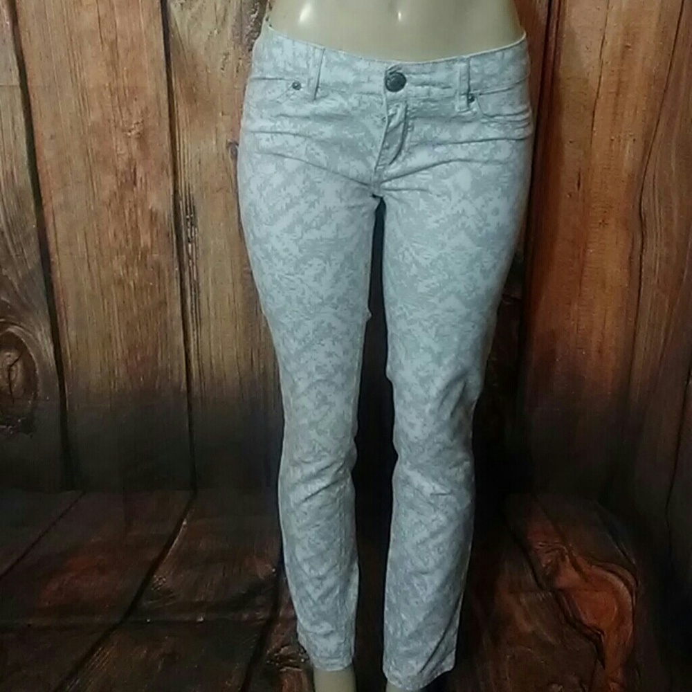 🦋 Seven7 Jeans Size 6 x 29